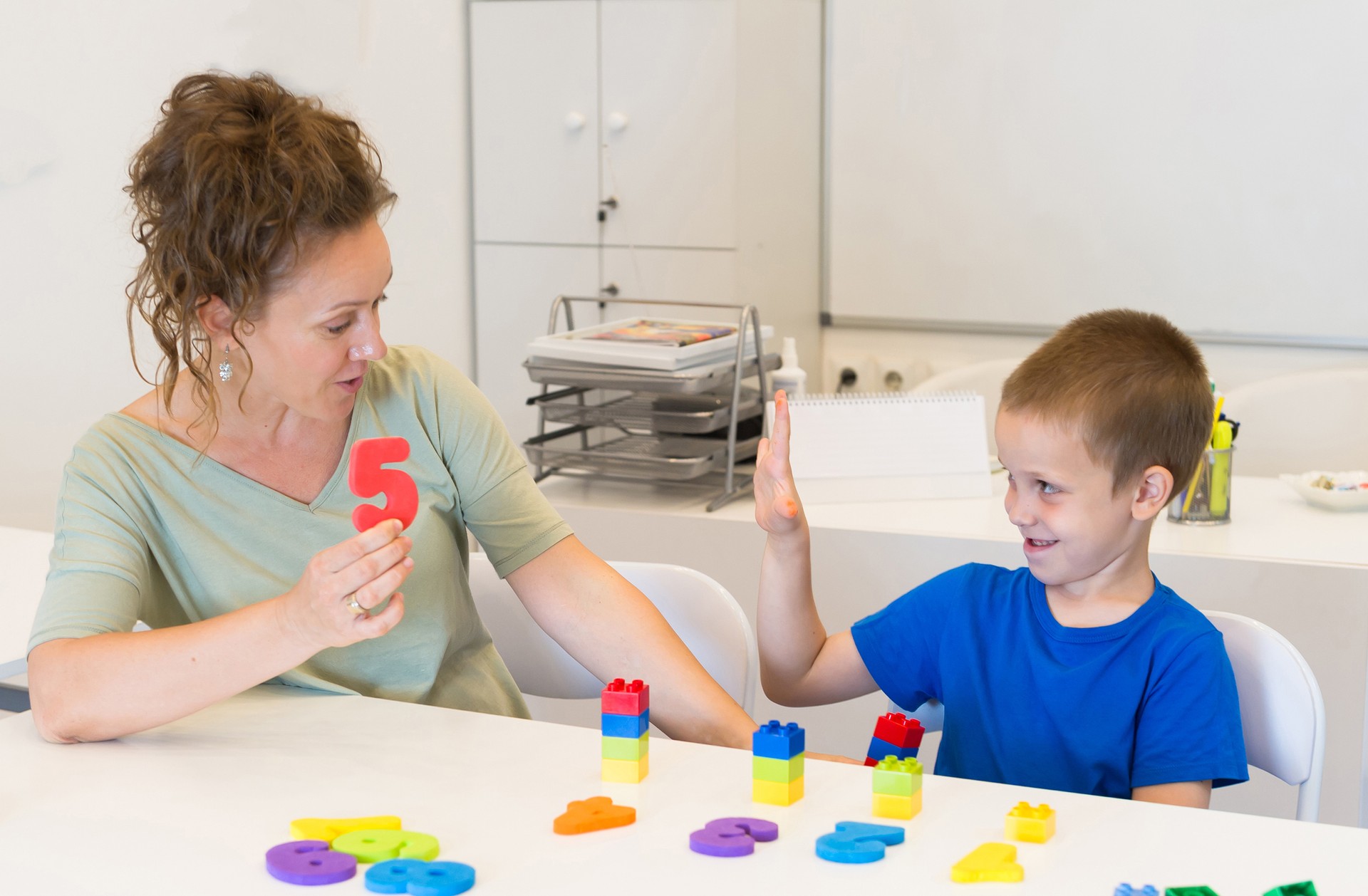 teacher woman learn  preschooler boy to count